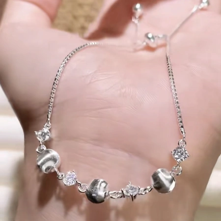 A light luxury, niche and high-end silver bracelet, anti-allergy and non-fading A light luxury, niche and high-end silver bracelet, anti-allergy and non-fading